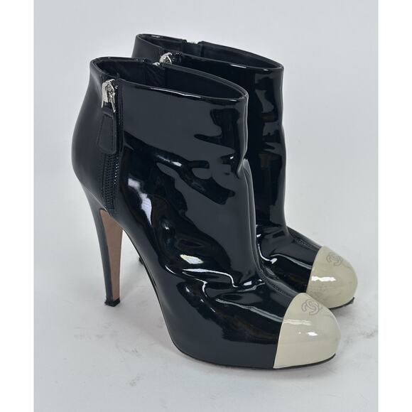 ⭐️ CHANEL Patent Leather Booties Black / White Sz 37 - Picture 1 of 7